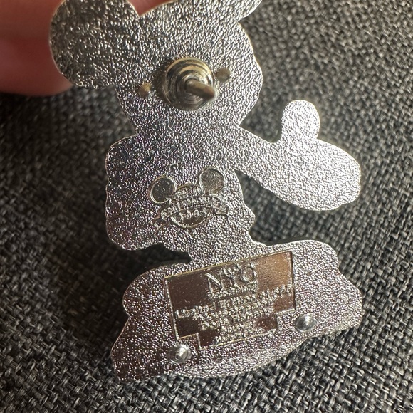 Disney Celebrate Mickey Pin Doris Roberts "Mousetaccioli" - Picture 4 of 4